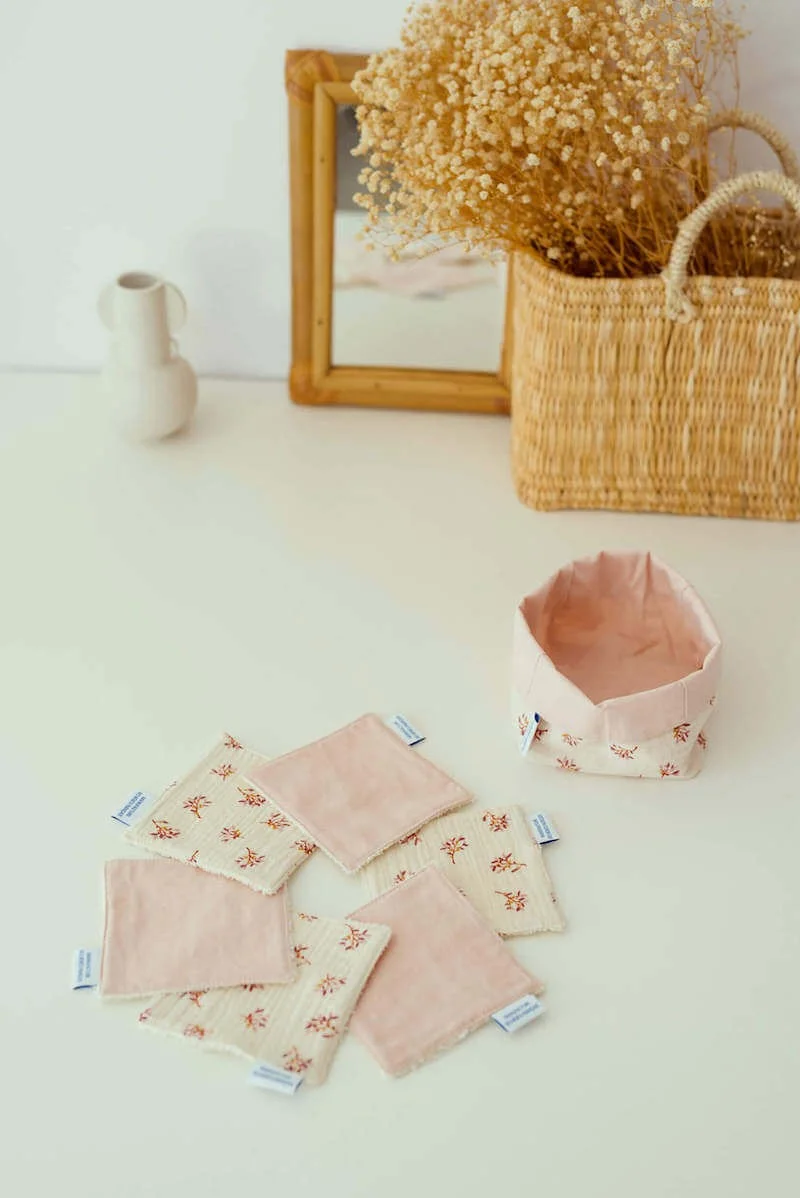 Lingettes écrues fleuries roses