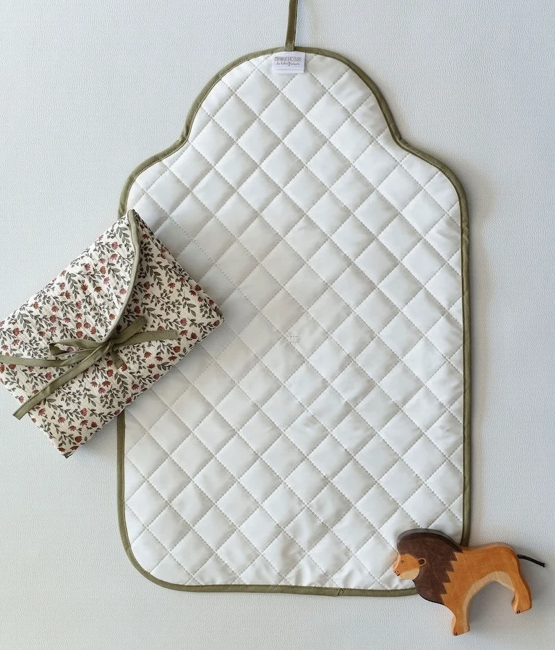 Tapis à langer Madeleine fleuris vert